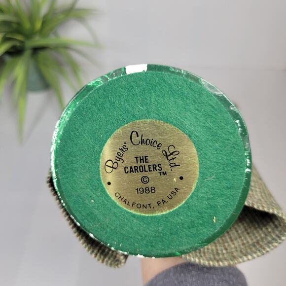 Vintage Byers Choice 1988 Caroler Woman, Tweed Skirt Red Shawl, Muff - Picture 4 of 5